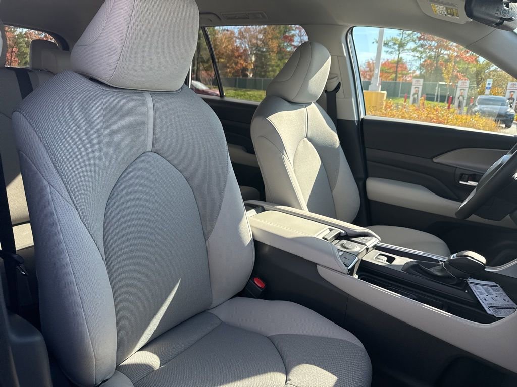 Thumbnail: 2026 Toyota Grand Highlander - 15