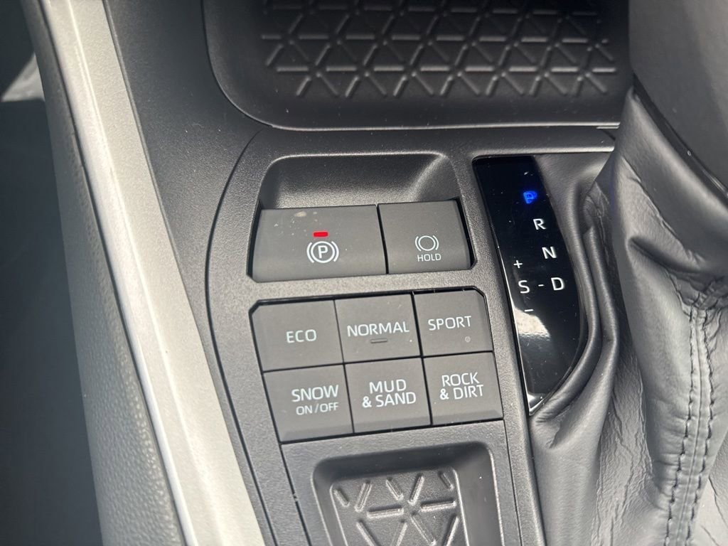 Thumbnail: 2025 Toyota RAV4 - 22