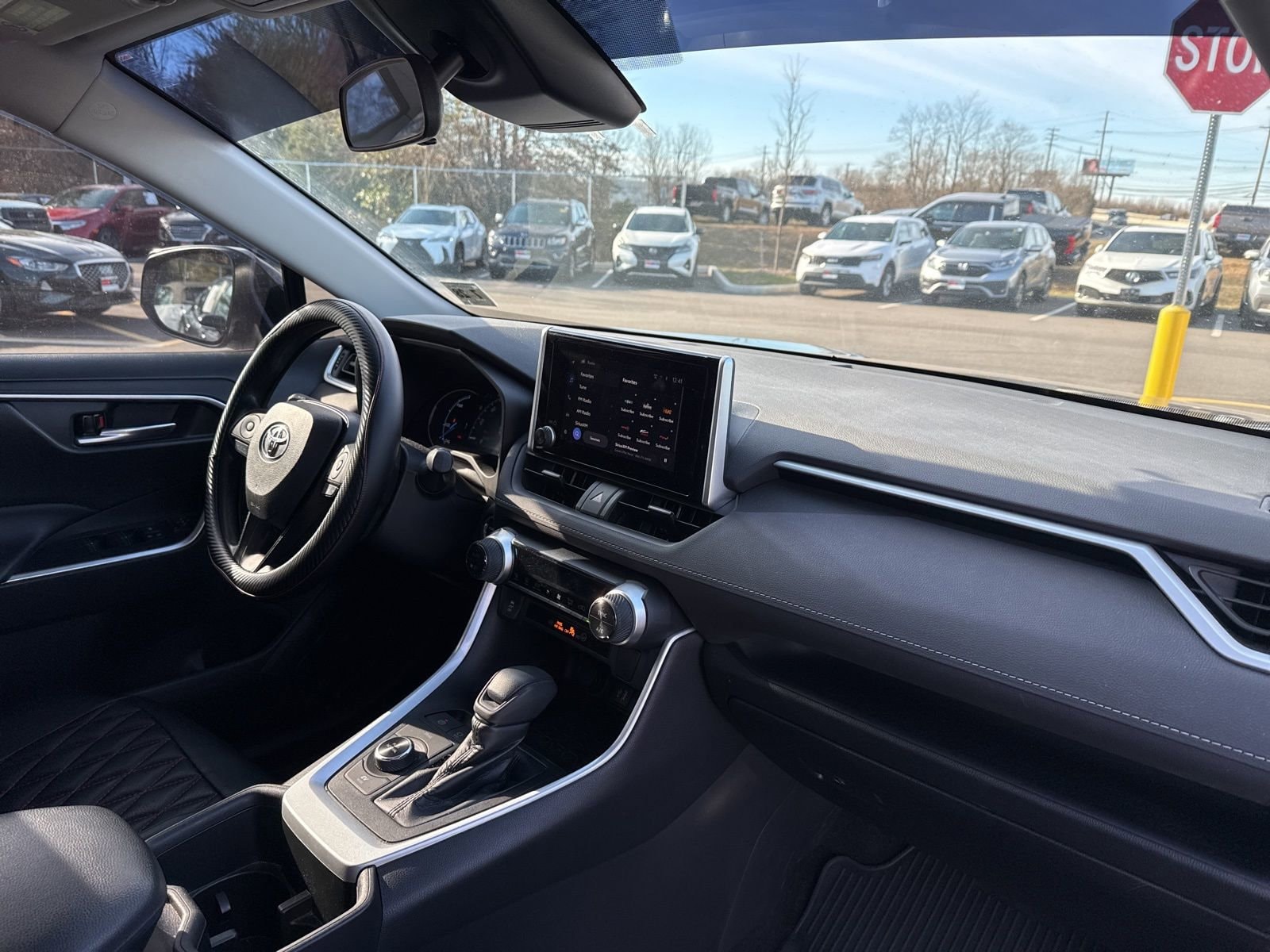 Thumbnail: 2023 Toyota RAV4 - 21