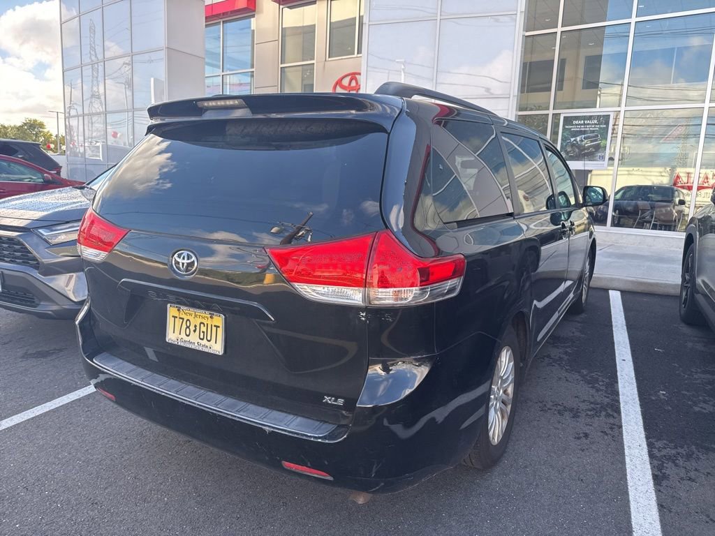 2013 Toyota Sienna photo 3