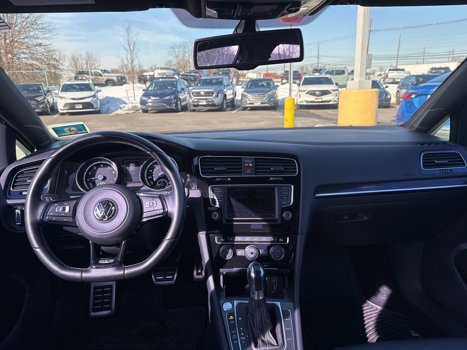 Thumbnail: 2016 Volkswagen Golf - 25