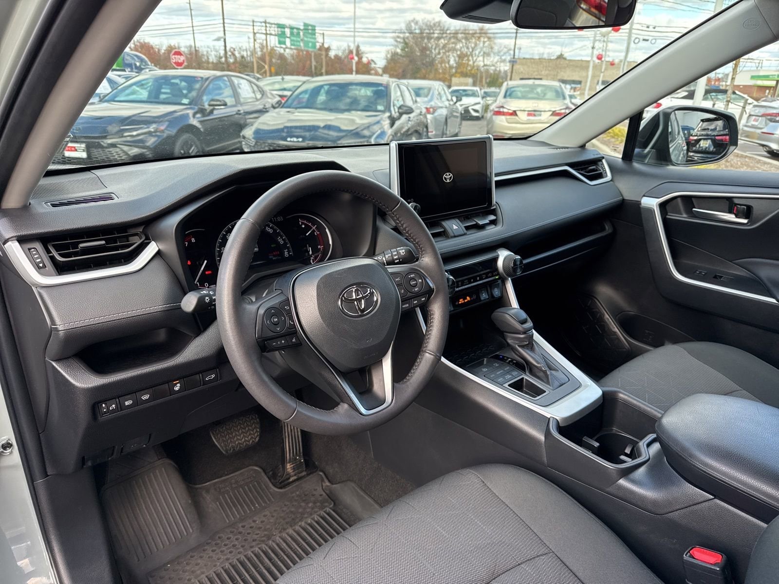 Thumbnail: 2023 Toyota RAV4 - 17