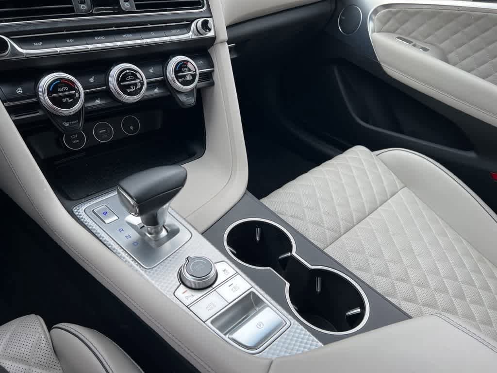 Thumbnail: 2022 Genesis G70 - 23