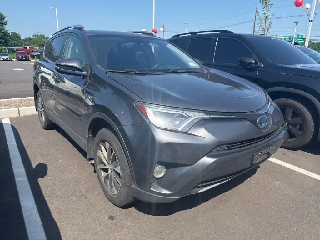 Thumbnail: 2018 Toyota RAV4 - 2