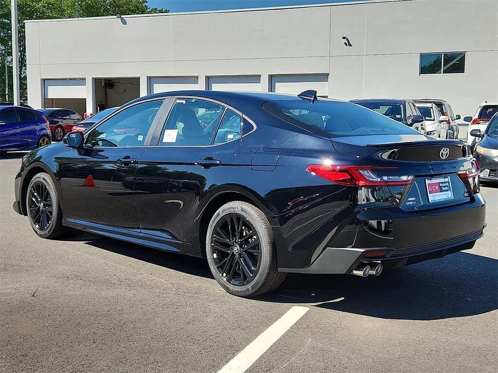 2025 Toyota Camry SE photo 4
