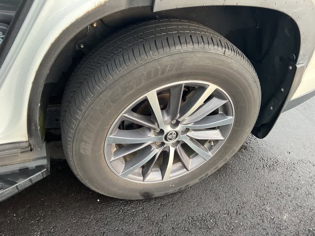 Thumbnail: 2018 Toyota Highlander - 25