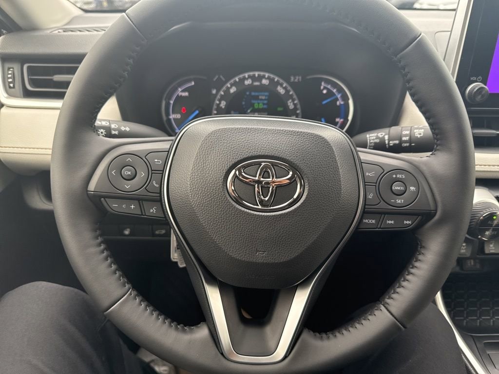 Thumbnail: 2025 Toyota RAV4 - 16