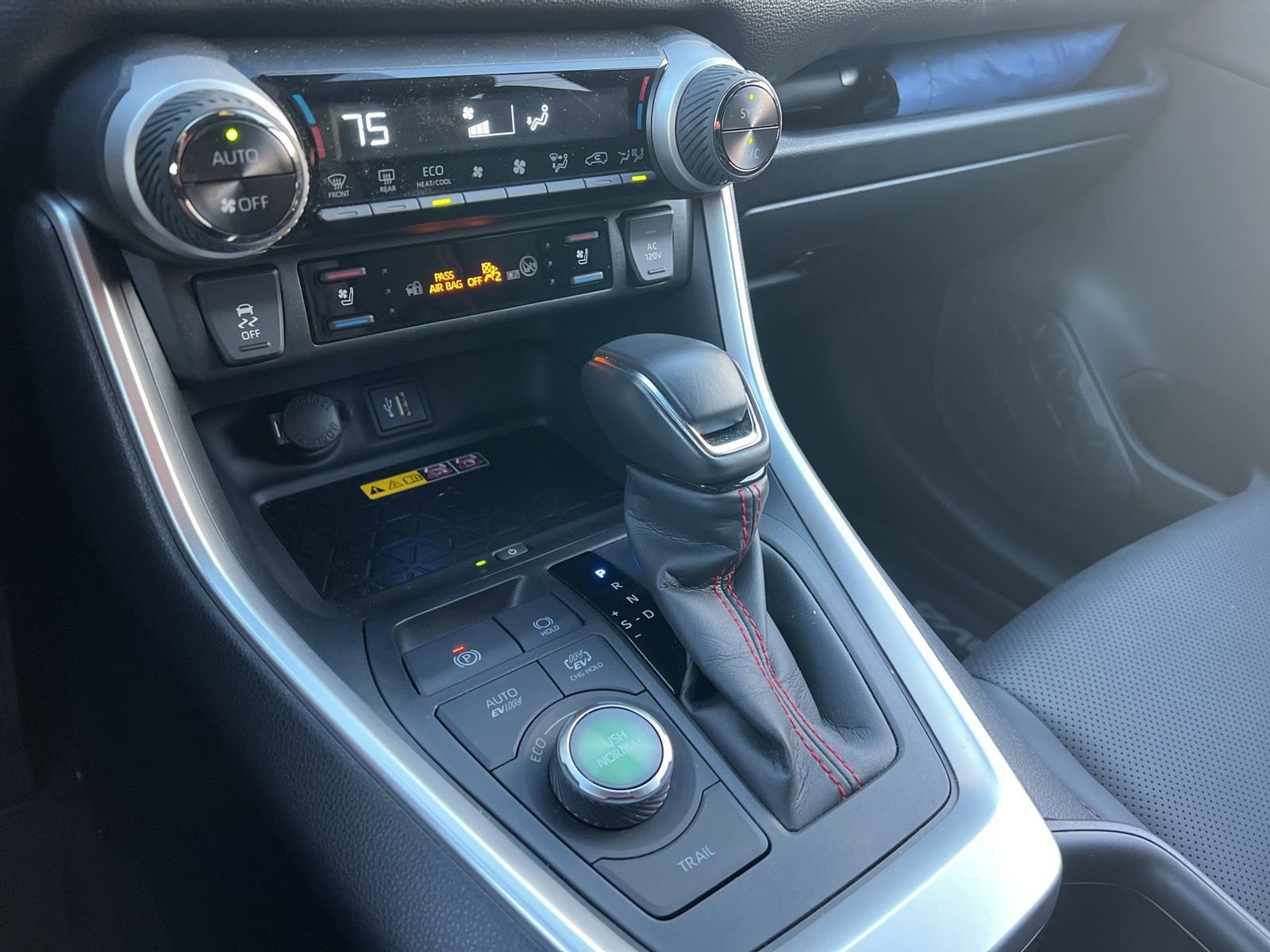 Thumbnail: 2023 Toyota RAV4 - 20