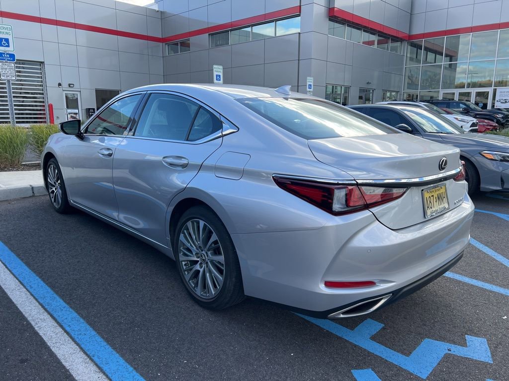 Thumbnail: 2020 Lexus ES - 5