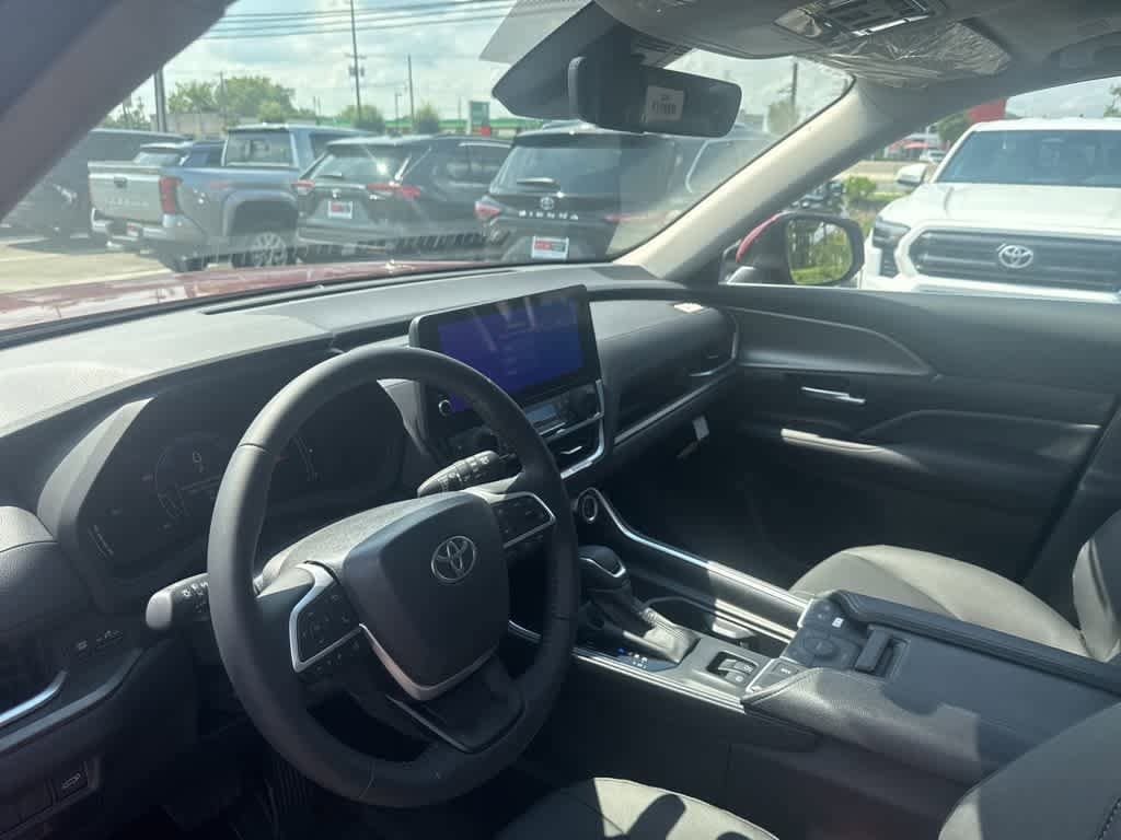 Thumbnail: 2025 Toyota Grand Highlander - 9