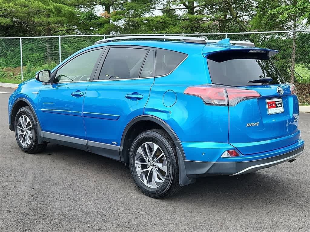 Thumbnail: 2017 Toyota RAV4 - 6