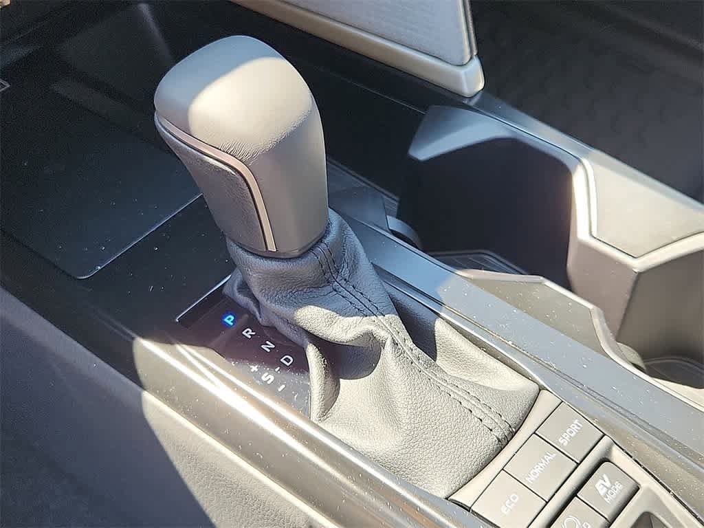 Thumbnail: 2025 Toyota Camry - 10