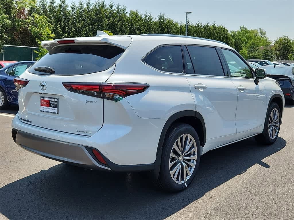 2025 Toyota Highlander Limited 4