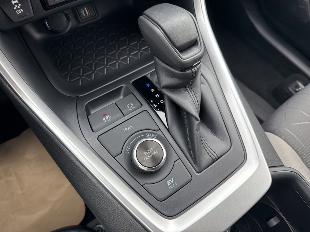 Thumbnail: 2025 Toyota RAV4 - 24