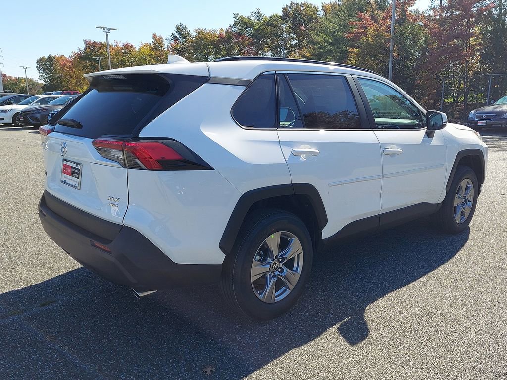 Thumbnail: 2022 Toyota RAV4 - 3