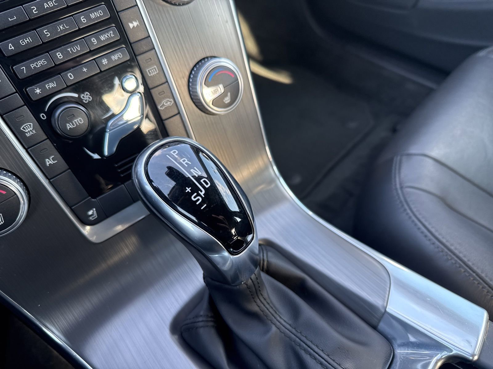 Thumbnail: 2016 Volvo S60 - 28