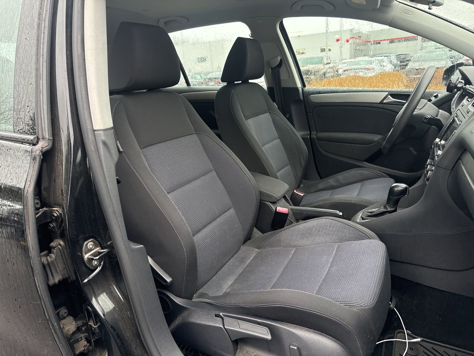 Thumbnail: 2012 Volkswagen Golf - 20