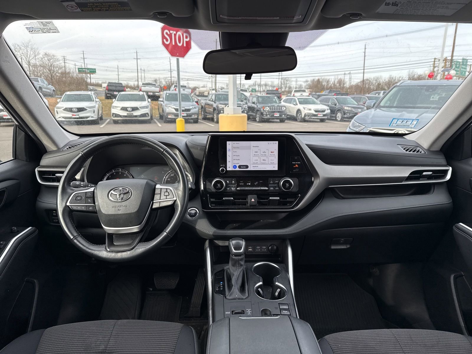 Thumbnail: 2023 Toyota Highlander - 28