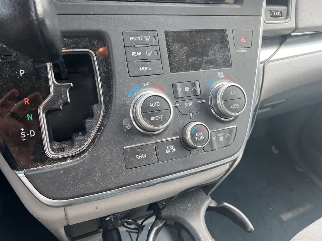 2016 Toyota Sienna LE 5