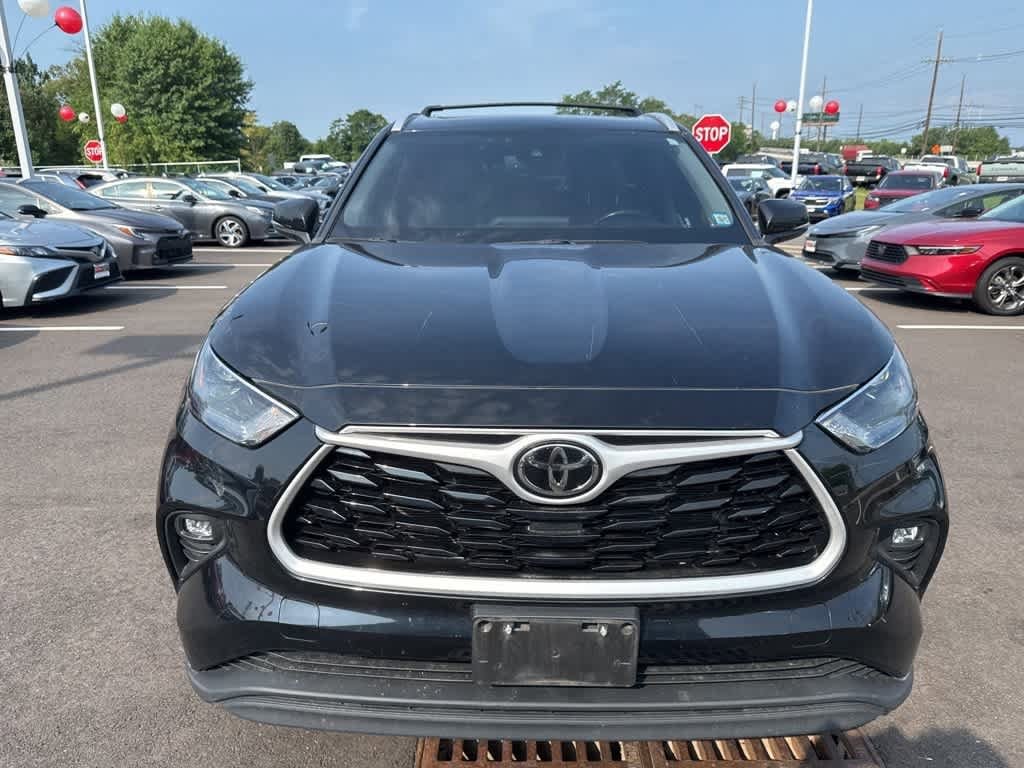 Thumbnail: 2022 Toyota Highlander - 5