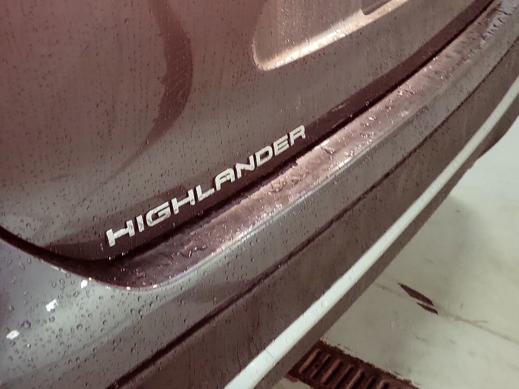 Thumbnail: 2023 Toyota Highlander - 24