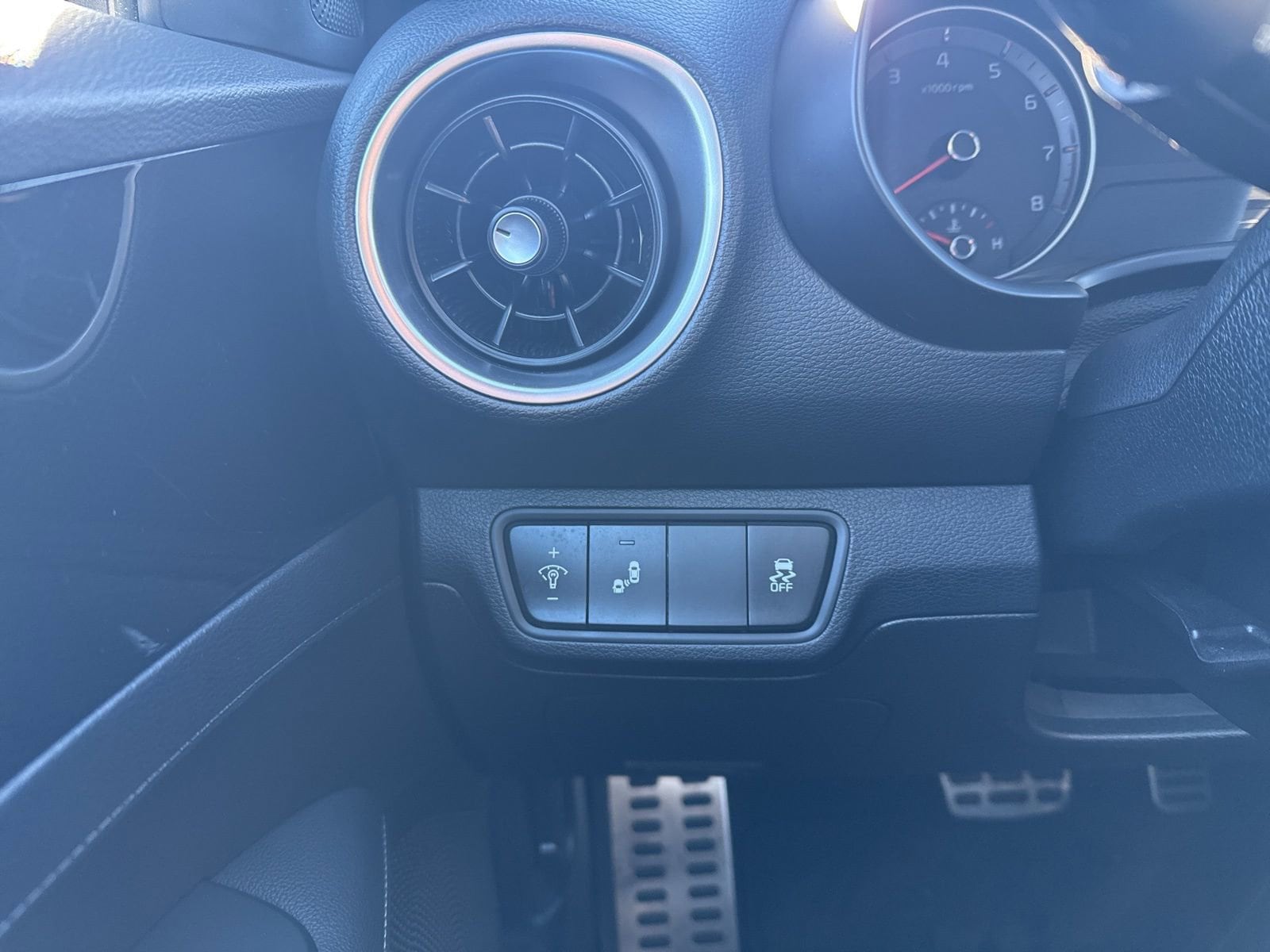 Thumbnail: 2023 Kia Forte - 27