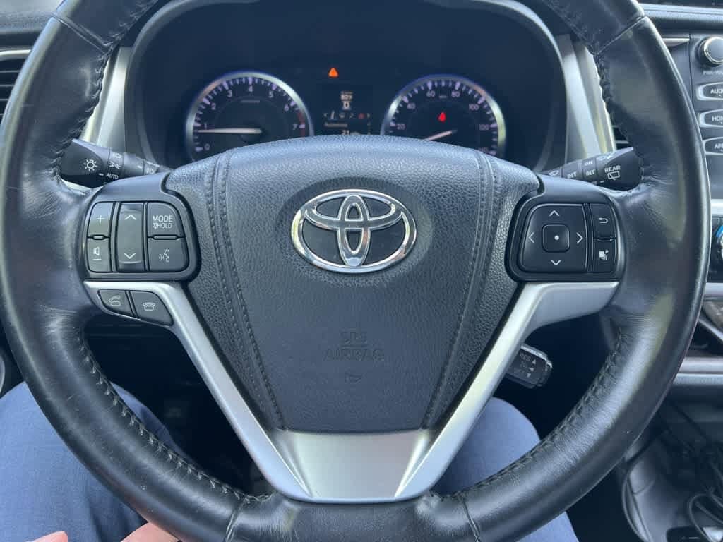 Thumbnail: 2014 Toyota Highlander - 18