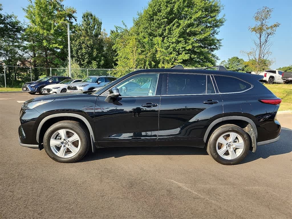 Thumbnail: 2022 Toyota Highlander - 13