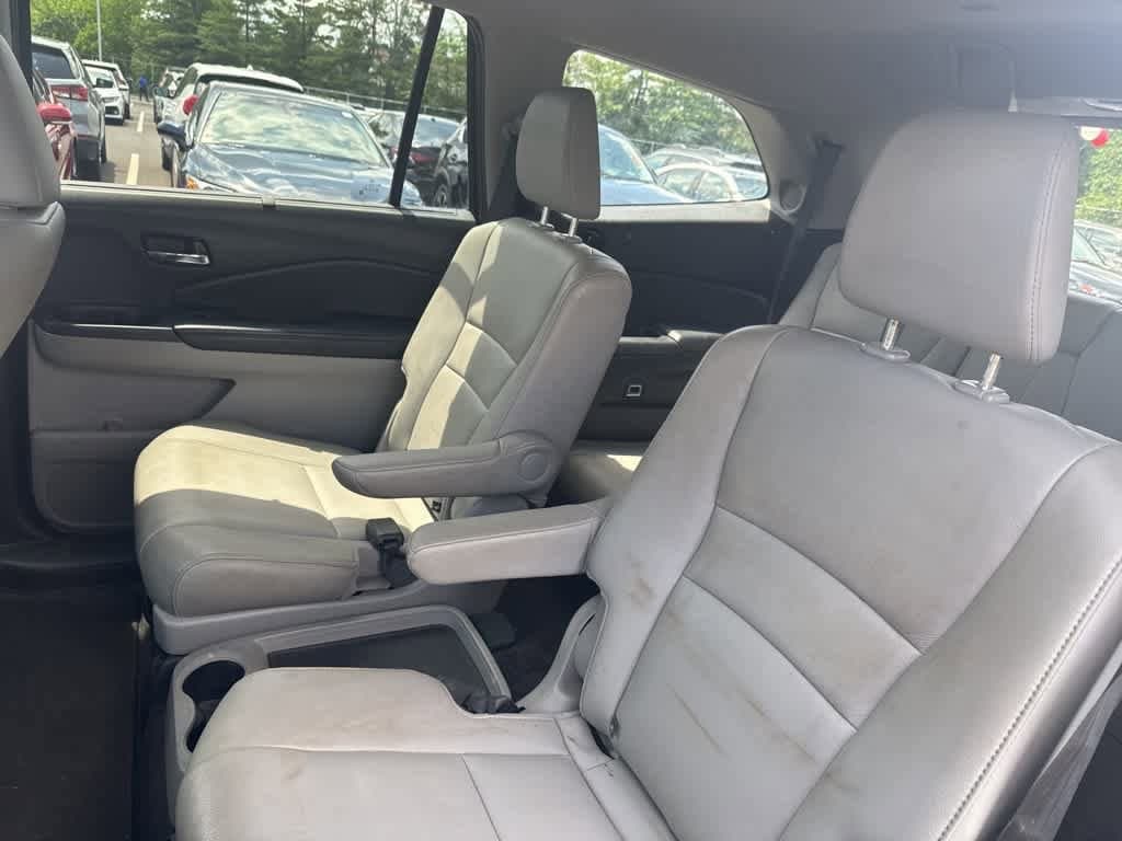 Thumbnail: 2019 Honda Pilot - 16