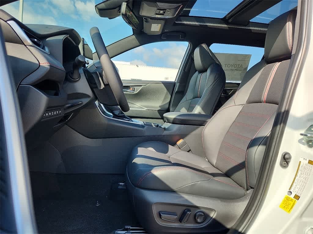 Thumbnail: 2025 Toyota RAV4 - 9