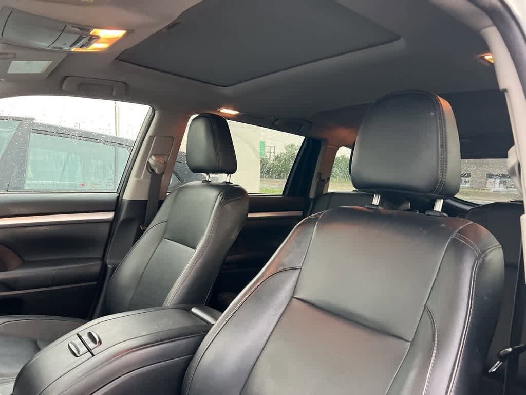 Thumbnail: 2018 Toyota Highlander - 15
