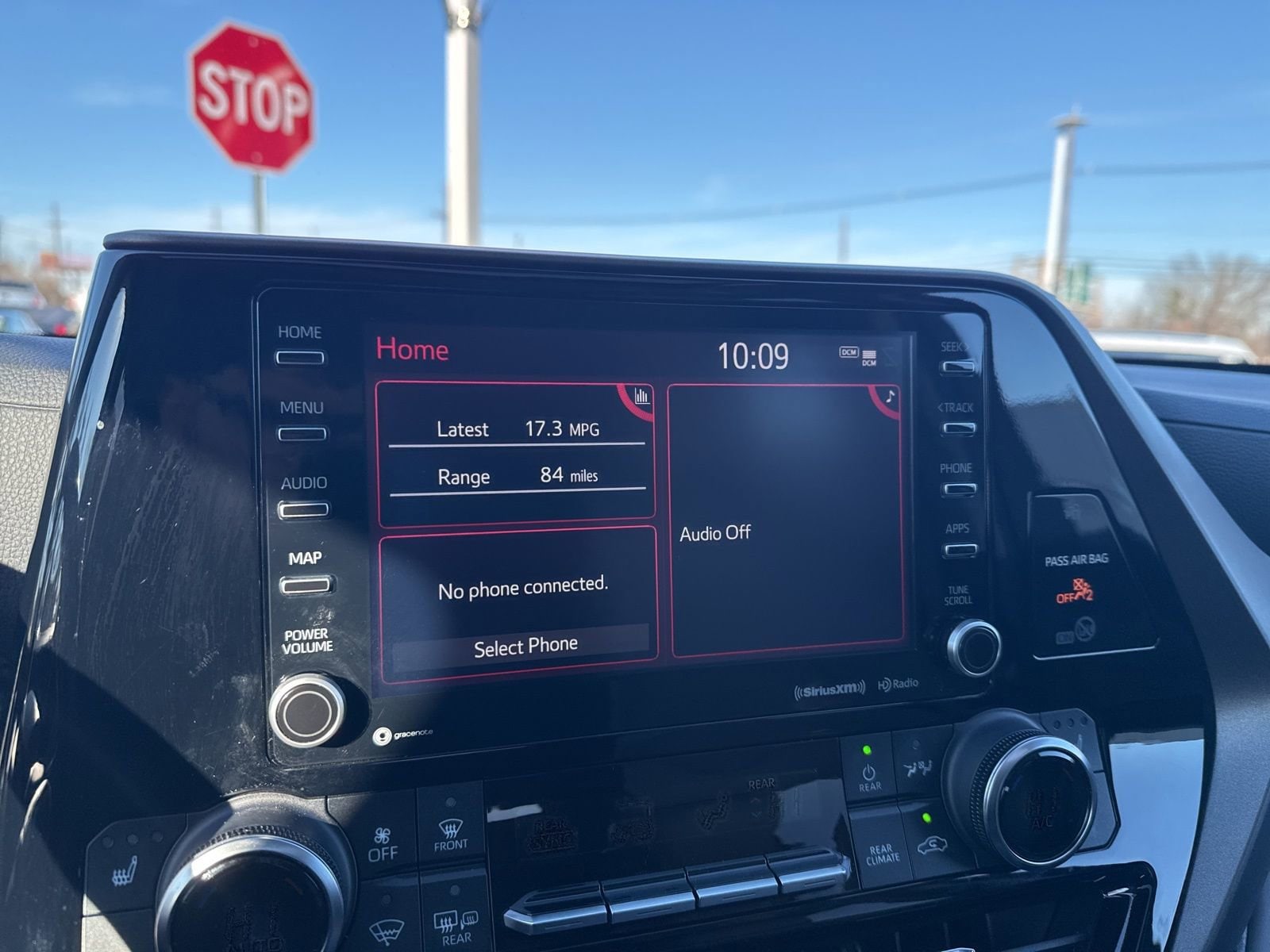 Thumbnail: 2022 Toyota Highlander - 25