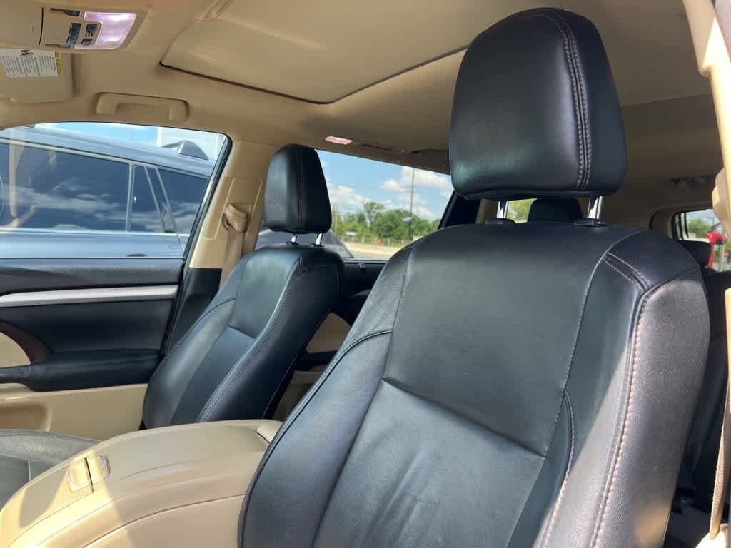 Thumbnail: 2014 Toyota Highlander - 14
