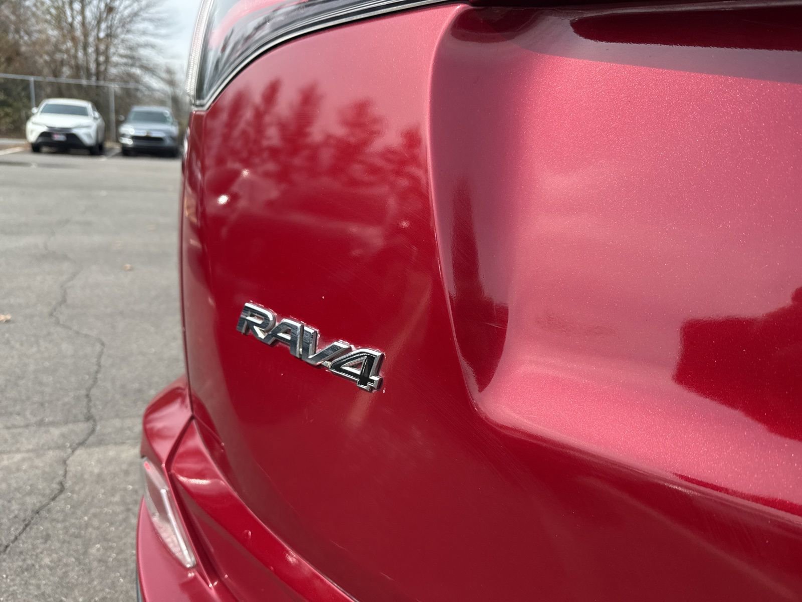 Thumbnail: 2018 Toyota RAV4 - 17