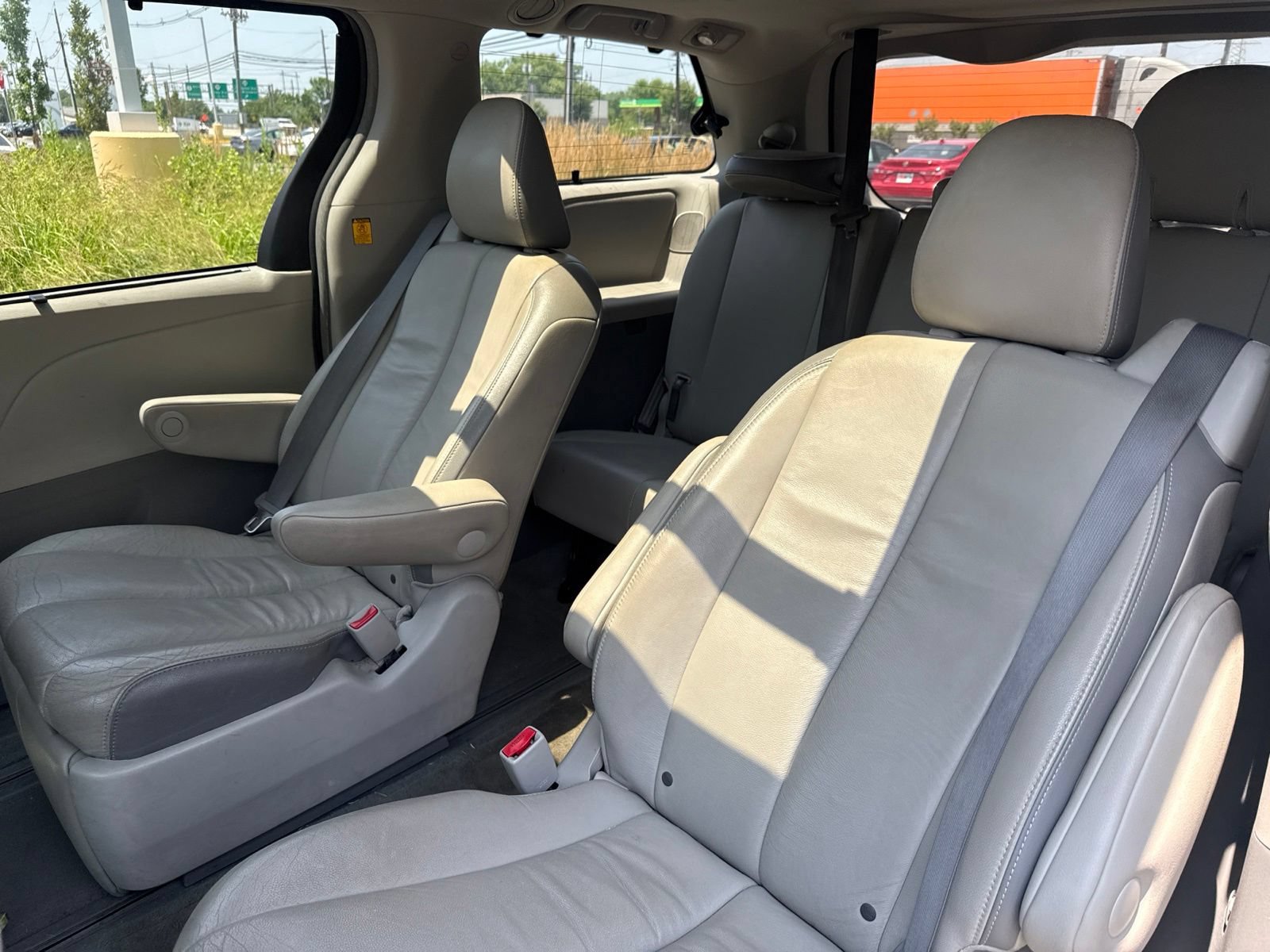 Thumbnail: 2012 Toyota Sienna - 18