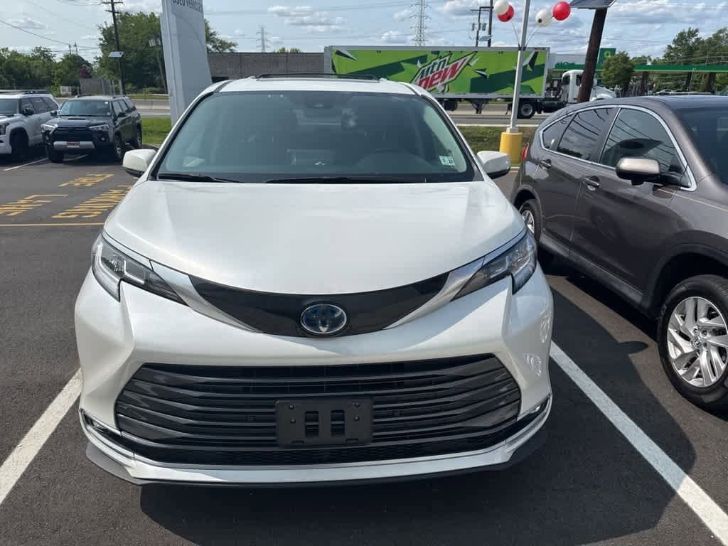 Used 2022 Toyota Sienna Limited with VIN 5TDZSKFC1NS048352 for sale in North Brunswick, NJ