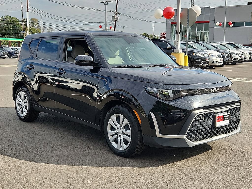 2023 Kia Soul LX photo 3