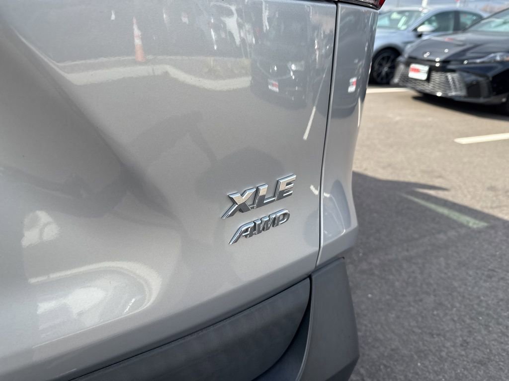 Thumbnail: 2020 Toyota RAV4 - 15