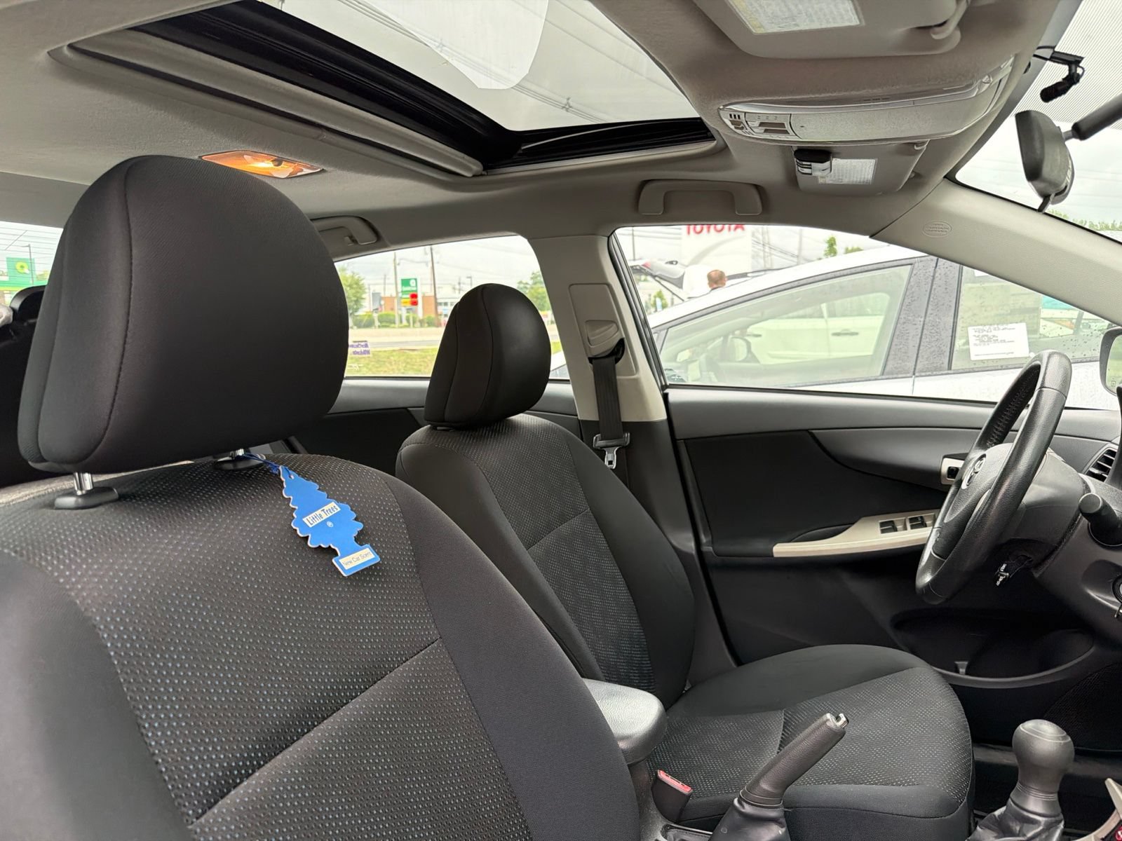 Thumbnail: 2010 Toyota Corolla - 14