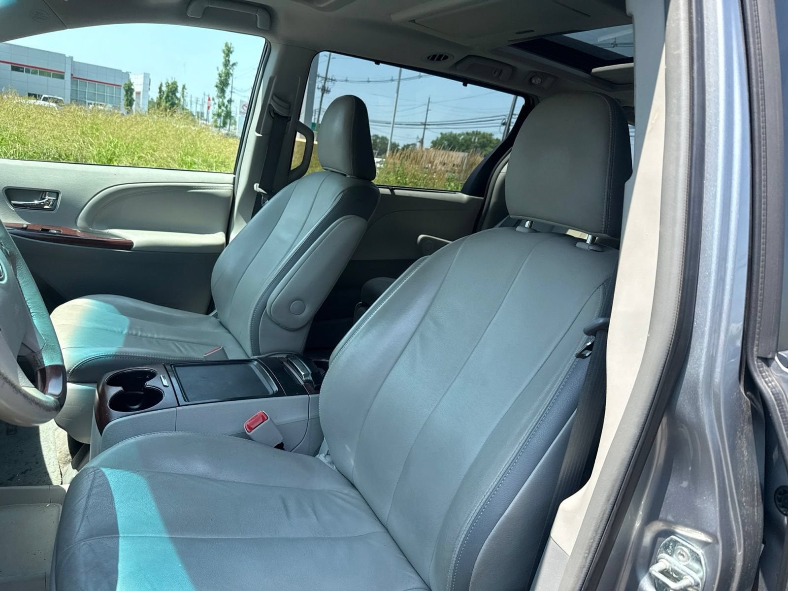 Thumbnail: 2012 Toyota Sienna - 17