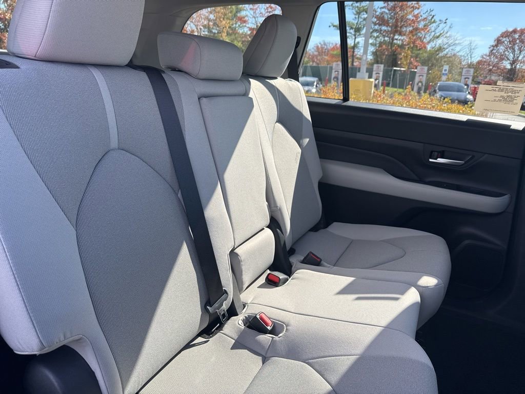 Thumbnail: 2026 Toyota Grand Highlander - 16