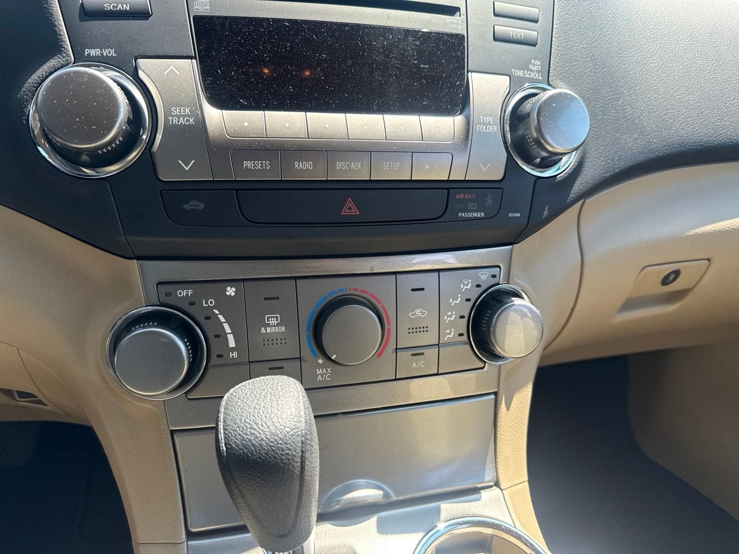 Thumbnail: 2012 Toyota Highlander - 28