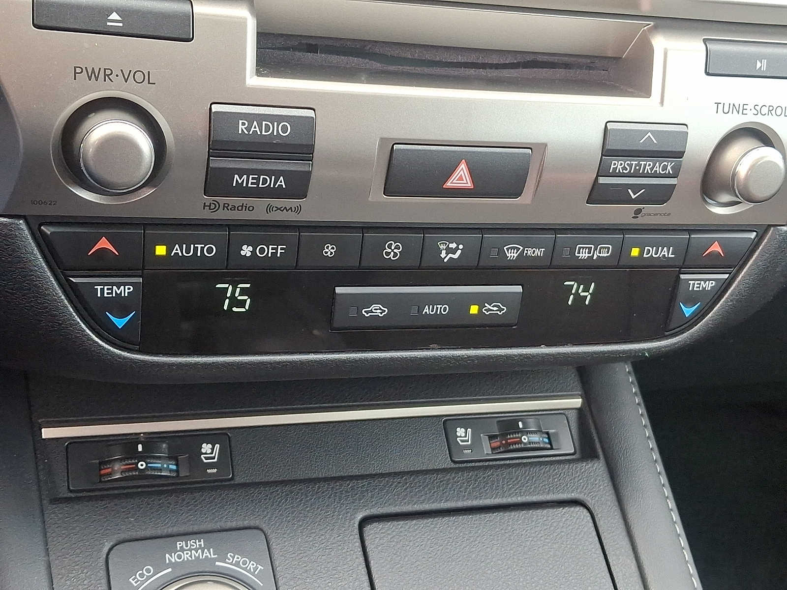 Thumbnail: 2016 Lexus ES - 17