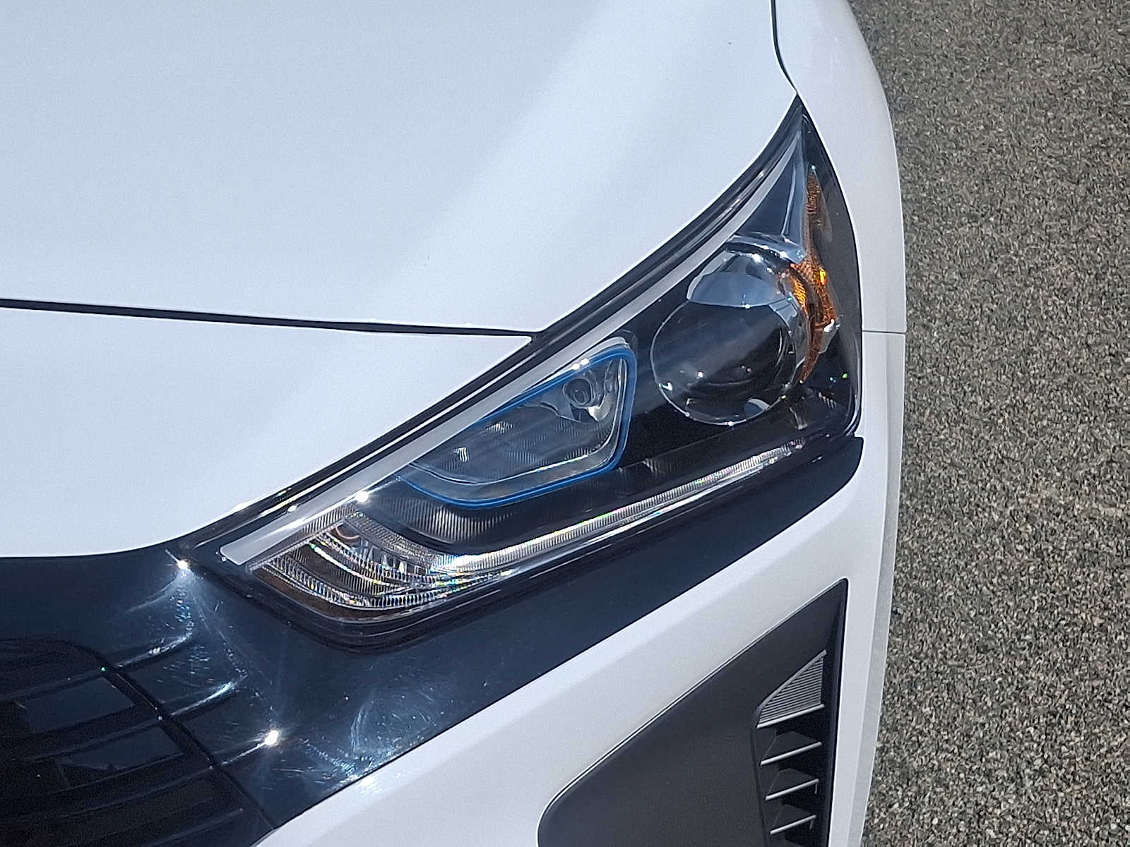 Thumbnail: 2019 Hyundai Ioniq - 10