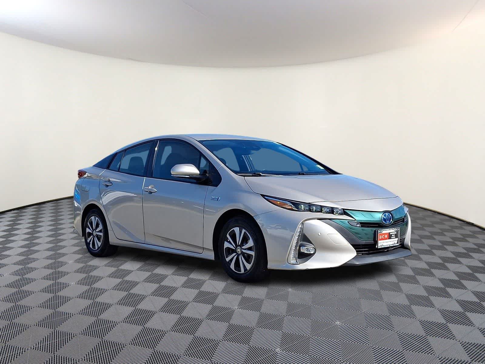 Thumbnail: 2017 Toyota Prius Prime - 5