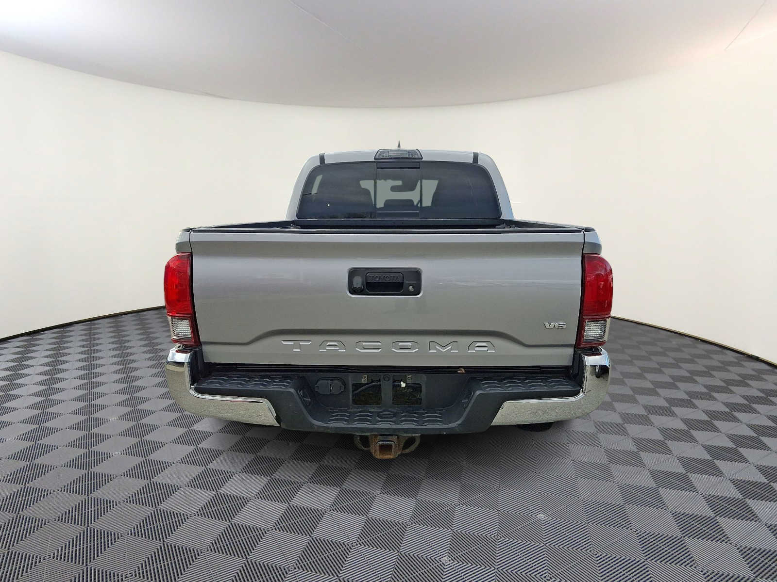 Thumbnail: 2018 Toyota Tacoma - 7