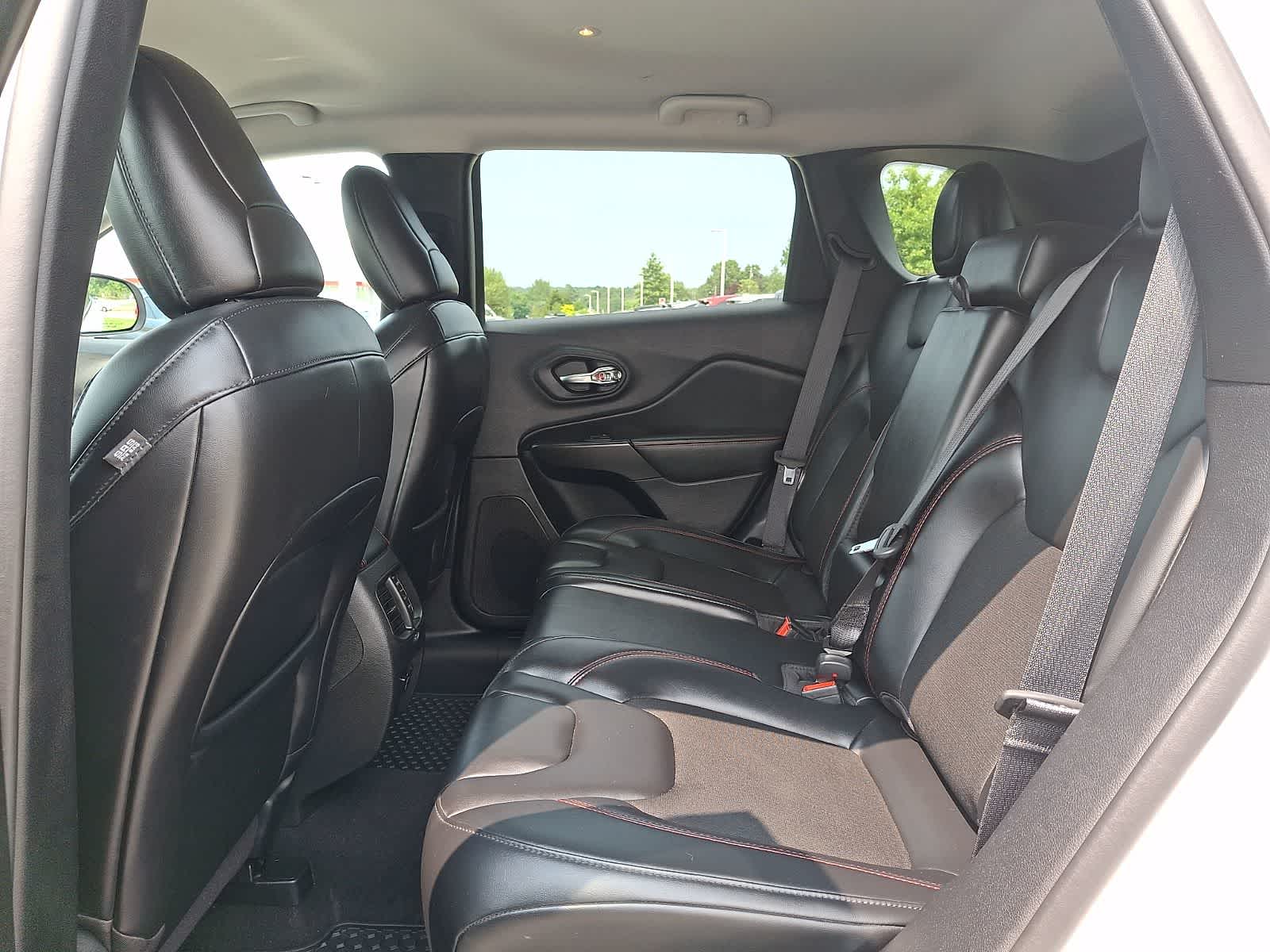 Thumbnail: 2021 Jeep Cherokee - 11
