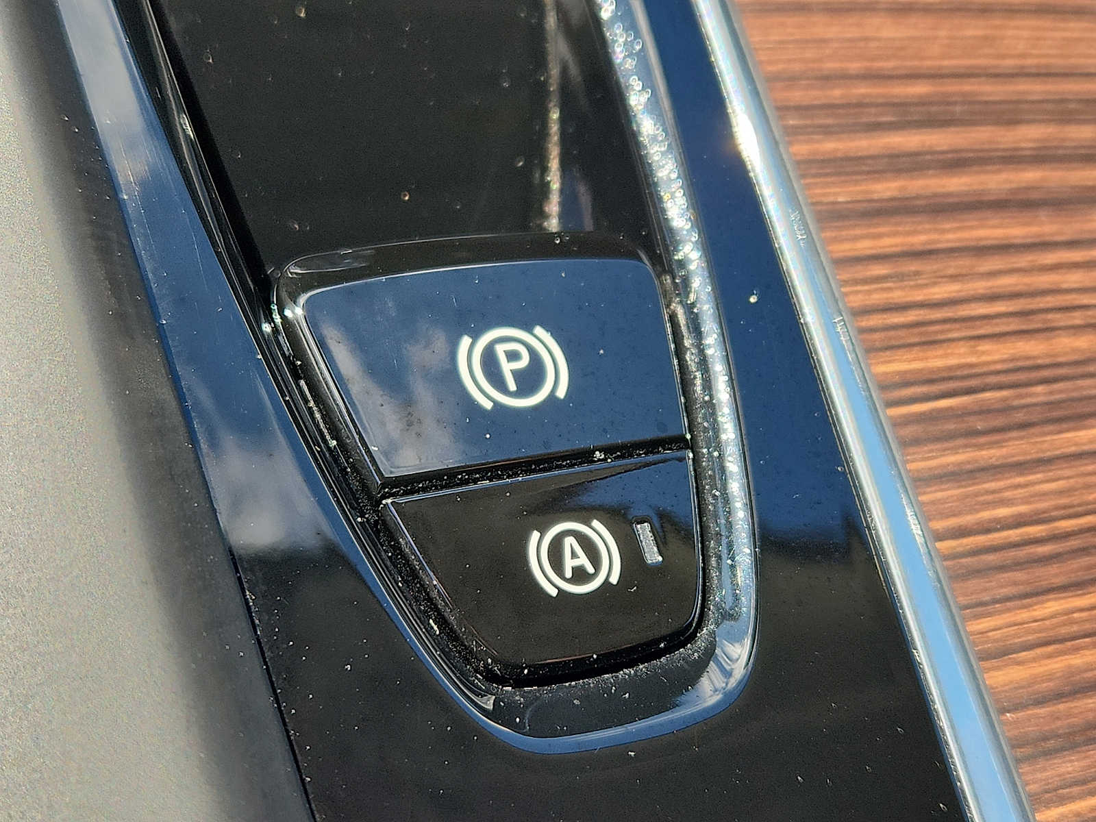 Thumbnail: 2022 Volvo XC60 - 24