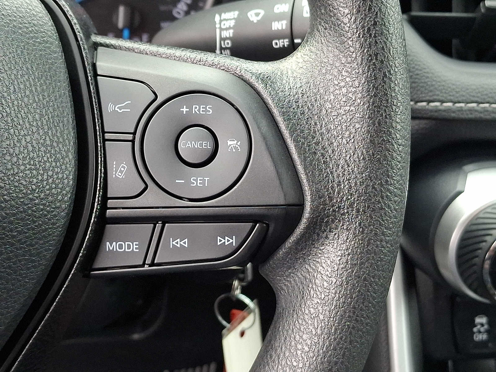 Thumbnail: 2020 Toyota RAV4 - 24