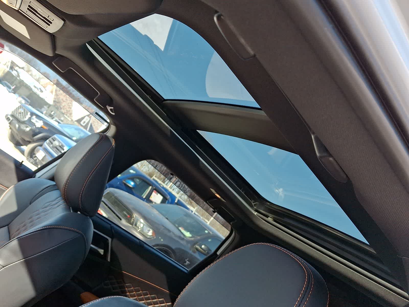 Thumbnail: 2024 Mitsubishi Outlander - 17